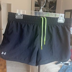 Women’s Under Armour gym shorts. Lightly worn. Good condition.